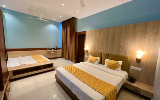 Divine By The Lake Hill