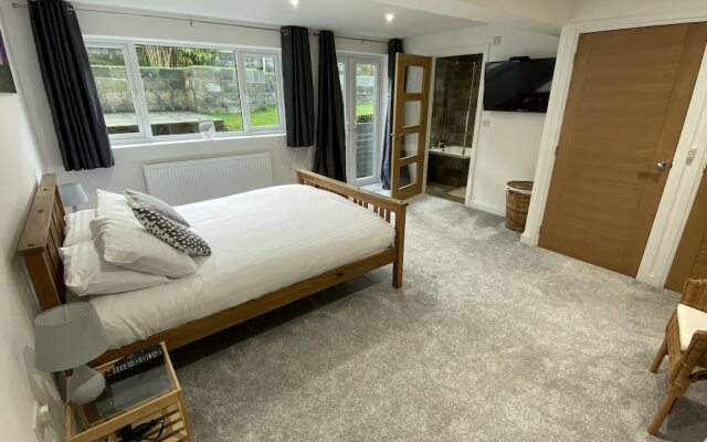 Ty Gwyn - 4 Bedroom Holiday Home