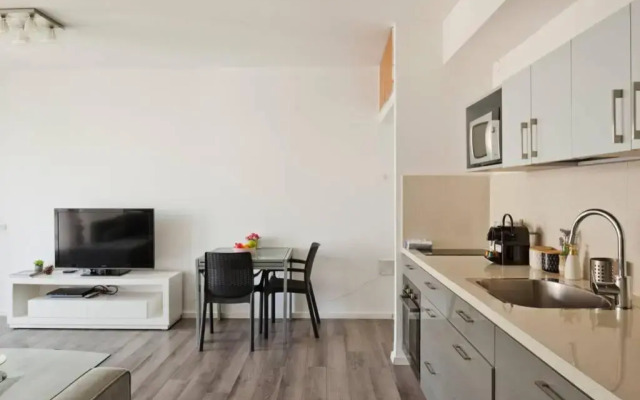 Gordon beach! 2 bedrooms great location