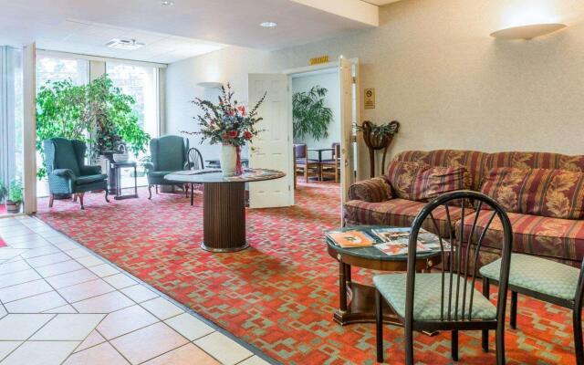 Econo Lodge Near Stewart International Airport