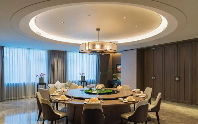 Yuexiu Hotel Guangzhou, Curio Collection by Hilton
