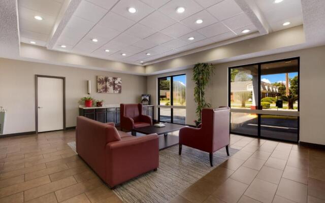 Red Roof Inn & Suites Statesboro - University