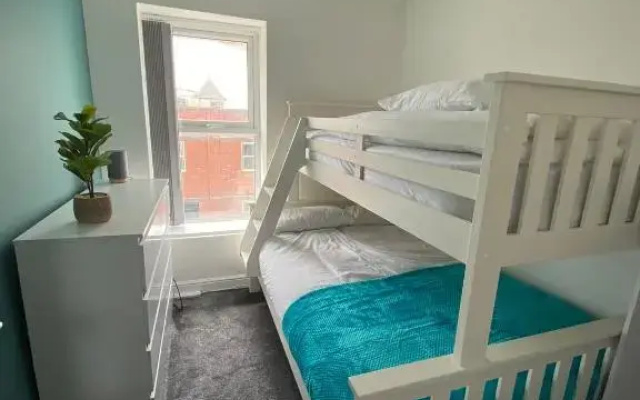 Stylish 2 bed apartment sea front location suite 3