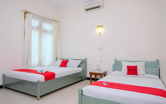 Hotel Savitri Country