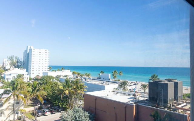 682 Hollywood Beach City View