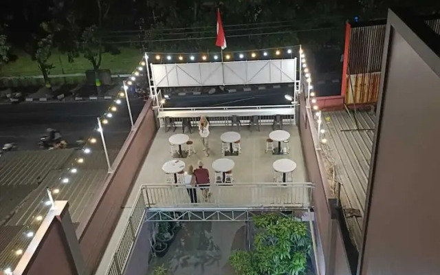 Karana Guesthouse Syariah Bandung & Luang Cafe