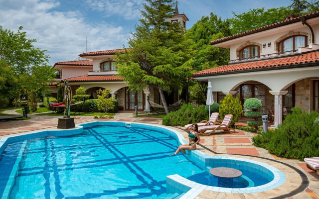 Helena VIP Villas and Suites