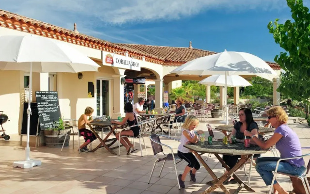 Attached House With Terrace or Loggia Located in Languedoc