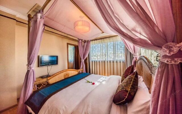 Lijiang Qianxuelou Hotel