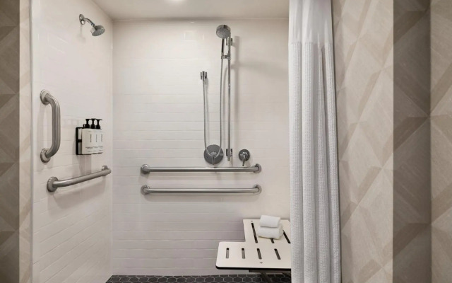 Crowne Plaza Louisville Airport Expo Ctr by IHG