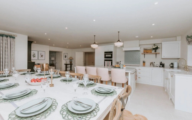 The Dragonfly - Central 2 Bedroom House