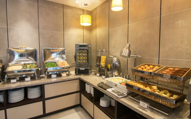 Motel (Shanghai Lujiazui Yushan Road Yuanshen Sports Center)