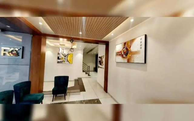 Hotel Red Chillee Restro
