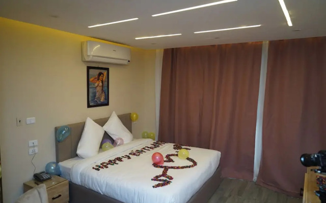 Pyramids Hotel