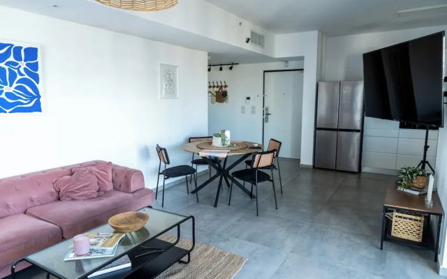 3BR Skyline Retreat on the 24th Floor