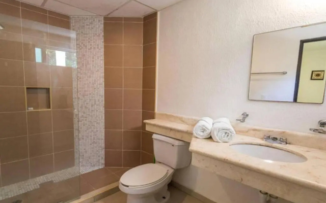 Poolside tranquil apartment in Playa del Carmen