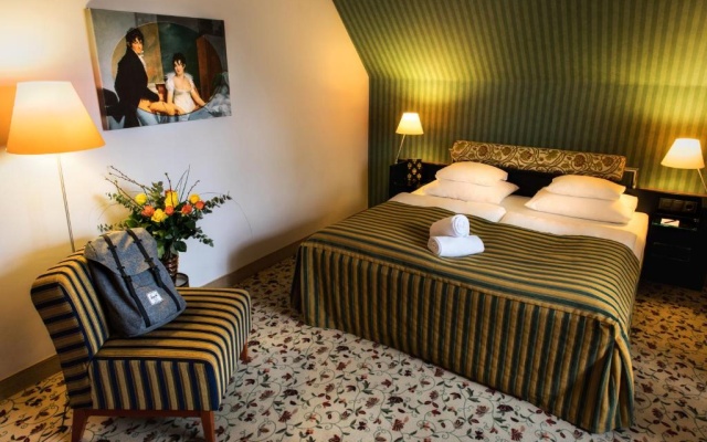 Classic Biedermeier Double room (full double bed) (queen size bed)