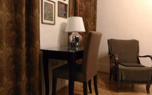 3 bedrooms suite, 2 bathrooms, balcony at Opera