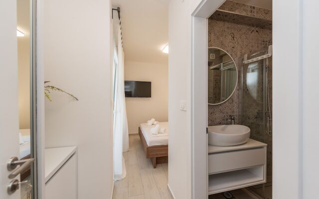 Apartments & Rooms Pool Villas Maris B