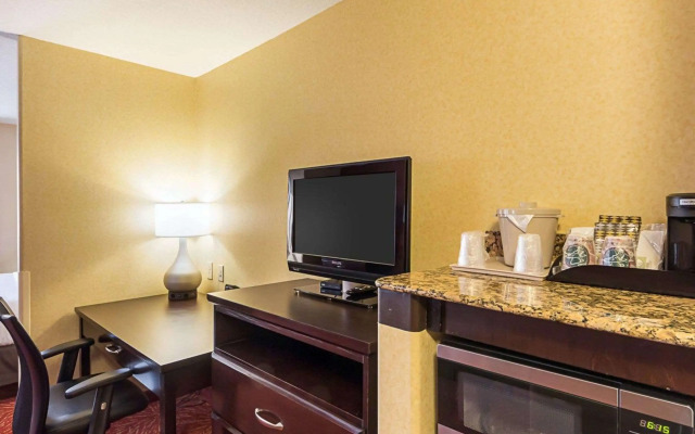 Comfort Suites Airport