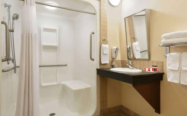 Ramada Drayton Valley
