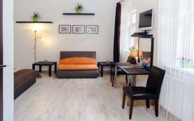 Leo Apartment