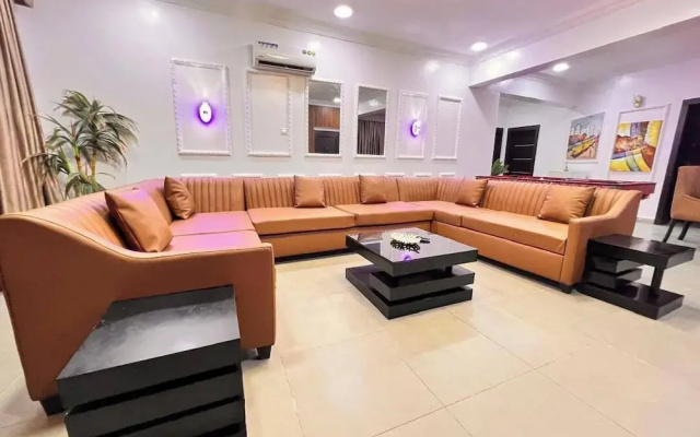 Regent Service Apartment