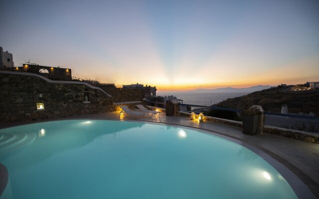 Serene Villa by Stylish Stays