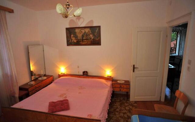 Apartments Piv - 10 m from beach