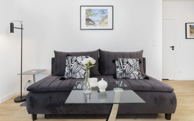 Obrońców Wybrzeża Gdynia by Renters