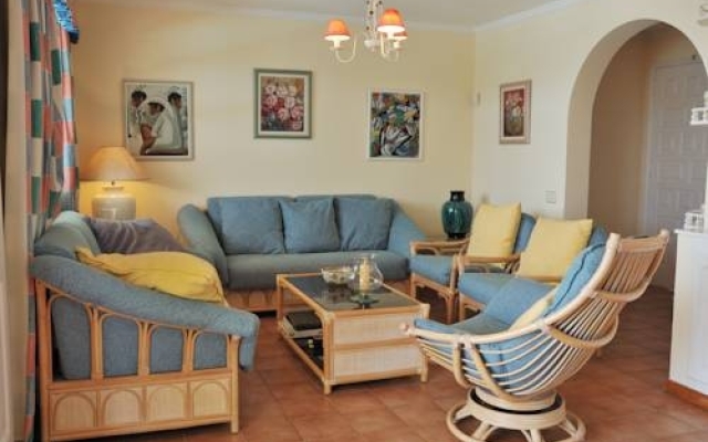 Villa Lily