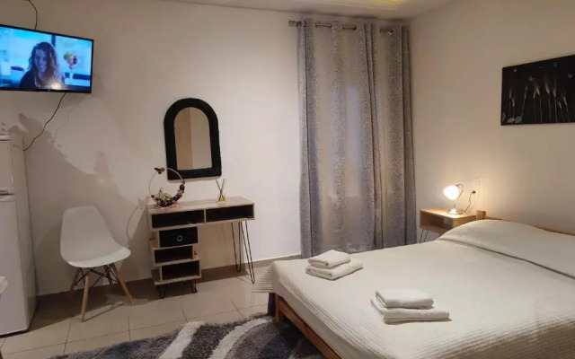 K162 Superior Deluxe Studio