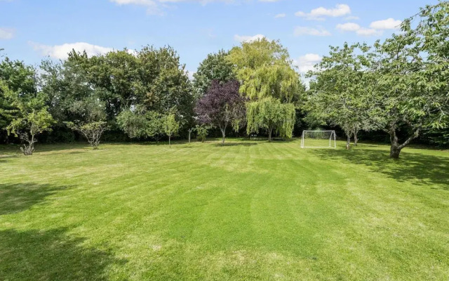 Spacious & Stylish Cotswold Family home