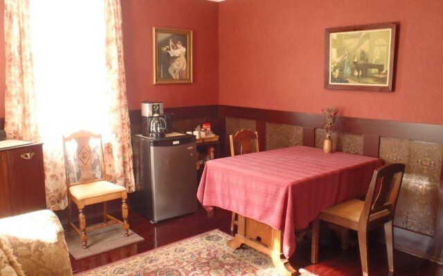 Haselwood Inn B&B