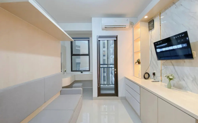Elegant And Comfy Studio At Transpark Cibubur Apartment