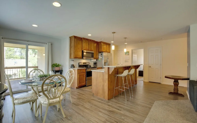 Family-friendly Lansing Home With Covered Balcony!