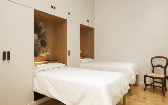 SAGRADA FAMILIA   Sagrada Familia Luxury Flat for 6