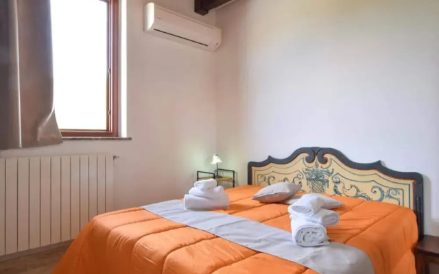Apartment Near Mount Etna With Hot Tub