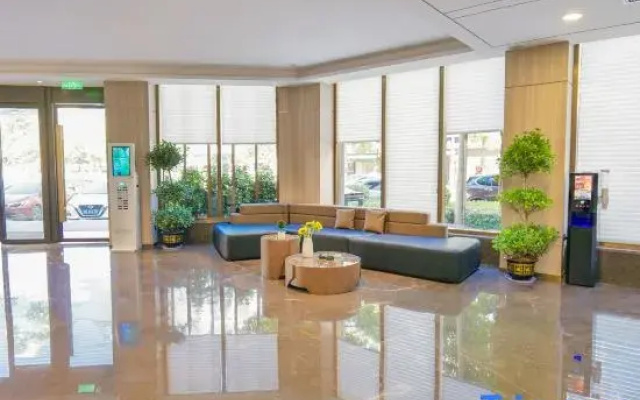 Season Hotel