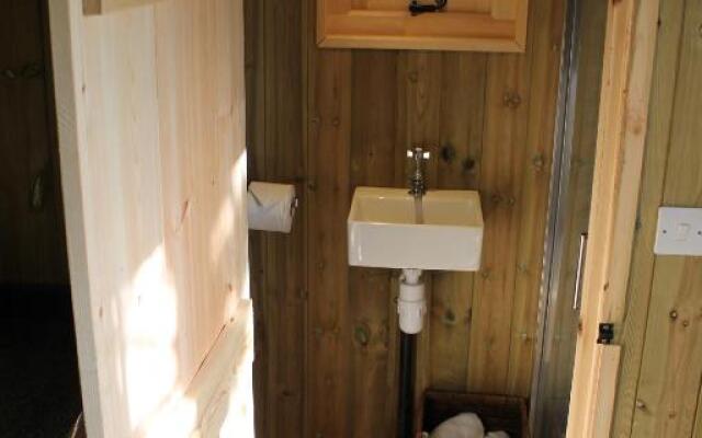 Shepherd's Hut - The Quirky Quarry