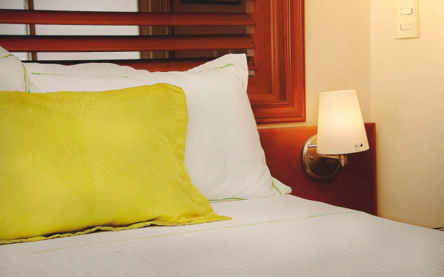 Alcazar Suites