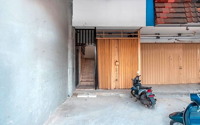 OYO Life 2709 Kost Cirendeu