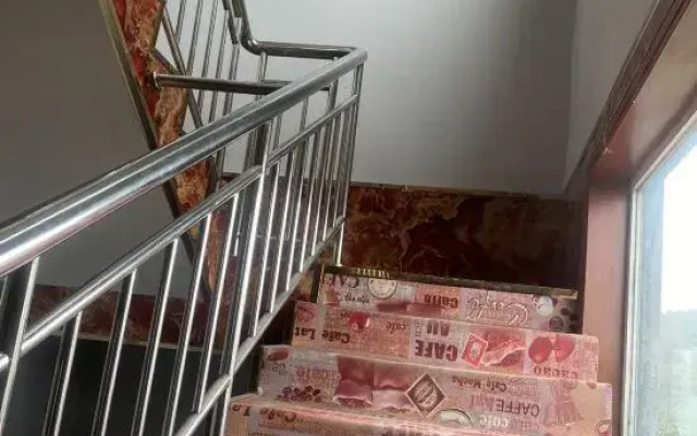 Zhuquanshan Gangzishu Restaurant B&B