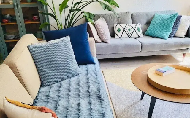 Large 2 bedrooms house with parking