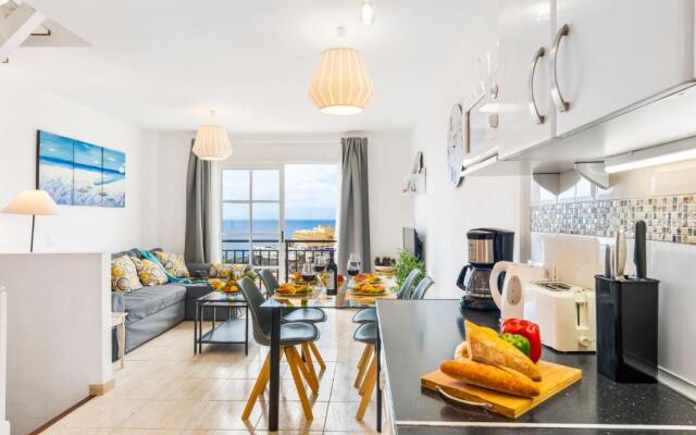 1314 FABULOUS 2 BEDROOM Accommodation ROOF TERRACE