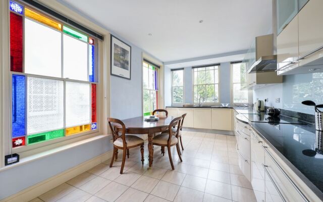 Melrose Lodge 4-bedroom house 1-bed flat