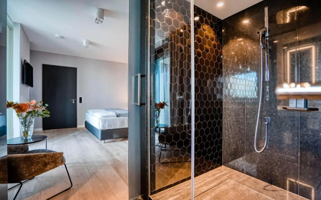 CLOUD No7 APARTMENTS