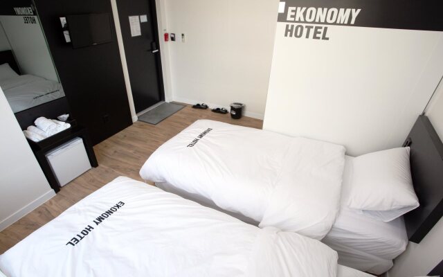 Ekonomy Hotel Myeongdong Central