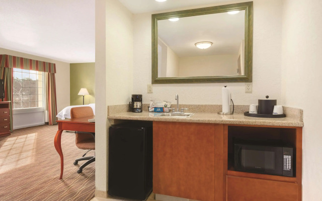 Hampton Inn & Suites Greenfield