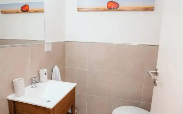 Peaceful, Pet-friendly Central Apt